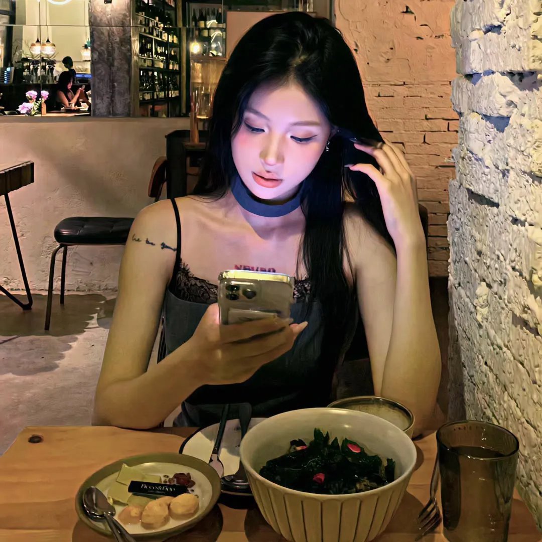 照片里的伴娘